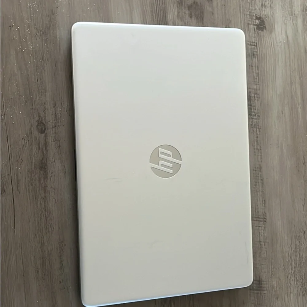 15.6” hp computer has no problems new and is a fast running laptop
